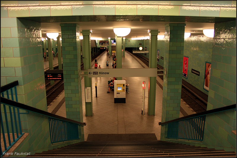 Blick auf den U-Bahnhof Alexanderplatz der Linie U5 (Berlin Alexanderplatz, 05.07.2009)