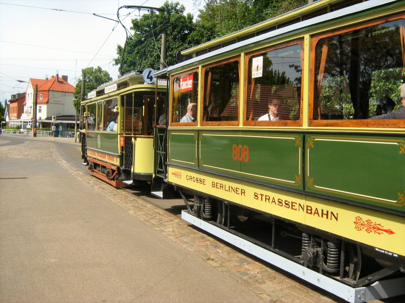 Bw 808 hinter Tw 10 in Alt-Schm�ckwitz, Uferbahn - 17.5.2009