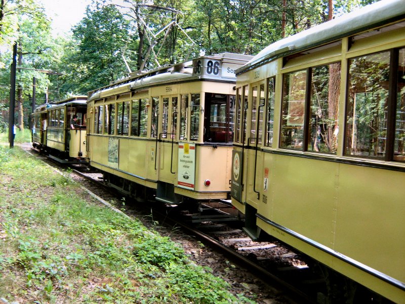 Historische Fahrzeuge in der Schleife Mahlsdorf S�d, Sommer 2007