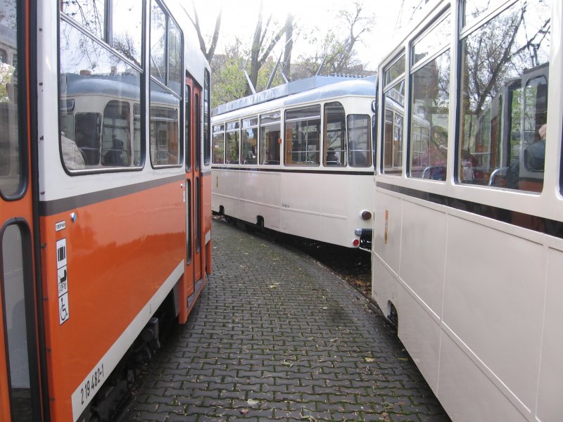 REKO-Zzug neben Tatra KT4D in Wei�ensee, Themenfahrt November 2006 in berlin