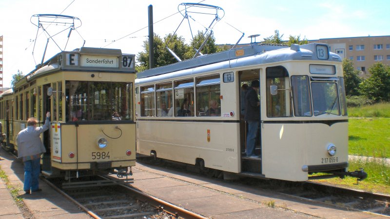 T24 und REKO-Tw in Berlin-Marzahn, Schleife Wuhletalstrasse - 14.6.2009