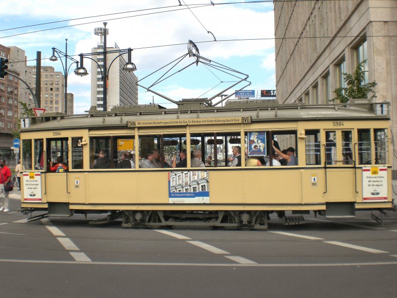 T24-Triebwagen am Bhf Alexanderplatz, Juli 2009