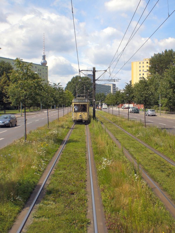 T24-Zug in Berlin-Mitte - Juli 2009