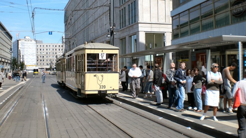 T24/B24-Zug an der Abfahrtsstelle Berlin-Alexanderplatz am 14.6.2009
