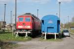 DB 232 583-5 (ex 132 583-6) neben dem Werkstattwagen der PEG (Berlin Nöldnerplatz, 27.04.2008)