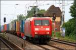 DB Schenker 145 065-9 mit einem Containerzug (DB Schenker Rail Deutschland AG, gesichtet Berlin Friedrichshagen 01.07.2009)