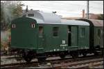 Der Gterzuggepckwagen 40 50 940-0379-6 [P] Pwg wurde 1959 bei VEB Waggonbau Bautzen gebaut (Weimar 10.10.2009)