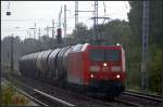 Bei Starkregen kommt DB Schenker 185 018-9 am S-Bahnhof Berlin-Karow vorbei (gesehen 18.06.2011)