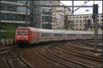 DB Fernverkehr 101 076-8 mit IC bei Durchfahrt Berlin Zoologischer Garten (gesehen 12.05.2012)