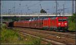 DB Schenker 185 218 bringt am 07.07.2013 einen Zug mit neuen Opel Astra am 07.07.2013 nach Berlin Schnefeld Flughafen.