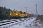 Eiffage Rail Gleis- und Weichenstopfmaschine Plasser & Theurer UNIMAT 09-32/4S Dynamic mit Plasser & Theurer SSP 110 SW am 28.01.2014 in der Berliner Wuhlheide.