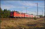 DBSR 140 565-1 mit einem Pbz am 20.03.2014 durch die Berliner Wuhlheide