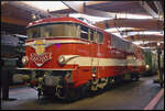 sncf/832152/sncf-bb-9291-gehoerte-zu-den SNCF BB 9291 gehörte zu den Lok die den 'Le Capitole' von 1967 bis 1970 zogen. Mit insgesamt 9 Wagen des Typs UIC-Y wurde zwischen Paris und Toulouse mit einer Höchstgeschwindigkeit von 200 km/h gefahren.  Ab und zu fuhren auch Politiker in dem Zug mit, dafür wurden sogar extra Plätze freigehalten. Die BB 9291 hat Führerstandssignalisierung, Drehgestelle und Stromabnehmer für eine Vmax von 250 km/h. Gefahren wurde die Geschwindigkeit jedoch nie. Heute steht die Lok im Eisenbahnmuseum Cite du Train in Mulhouse und konnte am 10.11.2023 fotografiert werden.