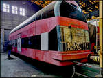 Ein erster Prototyp der Baureihe 670, auch „Demonstrator“ genannt, wurde der Öffentlichkeit im Herbst 1994 und bei der Messe Innotrans im Oktober 1996 in Berlin vorgestellt. Der „Demonstrator“ war komplett in Rot lackiert ...