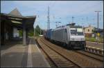 br-186/280786/e-186-141-vermietet-an-koleje E 186 141, vermietet an Koleje Śląskie aus Polen mit Container-Zug am 16.07.2013 in Biederitz