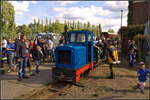 Auch die schmale Lok war beim 15. Berliner Eisenbahnfest sehr beliebt. Mit einigen umgebauten Sitzwagen war die 500mm Lok 5 des Feldbahnprojekt e.V. Berlin am 15.09.2018 auf dem Gelände der Berliner Dampflokfreunde e.V. zu Gast.