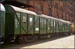 DB 113 706 Ffm MD4ye in Magdeburg Neustadt, 10.05.2015
<br><br>
Am alten Lagerhaus stand beim Familienfest der Eisenbahnfreunde Magdeburg e.V. dieser zum Ausstellungswagen umgebaute Gepckwagen der Gattung MD4ye.