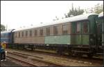 C4 Dresden 50 80 28-11 103-9 in Berlin-Schneweide, 20.09.2014
<br><br>
Beim 11. Berliner Eisenbahnfest stand dieser zweifarbige Reisezugwagen 3. Klasse des Traditionseilzug Zwickau auf dem Vereinsgelnde