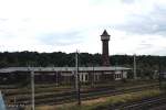 Blick auf den Ringlokschuppen und den markanten Wasserturm des Rangierbahnhofs.