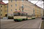 verkehrsbetriebe-brandenburg-an-der-havel/121715/vbbr-184-mit-niederflur-mittelwagen-auf-der VBBr 184 mit Niederflur-Mittelwagen auf der Linie 2 nach Quenzbrücke in der Große Gartenstraße (Typ KTNF6, gesehen Brandenburg a. d. Havel 19.02.2011)