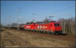 HGK 2053 / 185 585-7 und HGK 185 582-4 mit Kesselwagen (gesehen 22.03.2012 Berlin Wuhlheide)