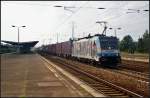 Rurtalbahn Cargo 186 110-3  Rail Magazine  mit einem Container-Zug am 07.09.2014 durch Berlin Schnefeld Flughafen (NVR-Nummer 91 80 6186 110-3 D-Rpool)