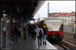 Ein Zug der Baureihe 480 bei schmuddeligem Wetter als S41 auf der Ringbahn unterwegs nach Schöneweide.