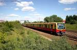 Auf der Linie S2 Blankenfelde ist 481 442-2 unterwegs. Fotografiert Berlin Bornholmer Str 13.05.2009