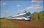 DB Fernverkehr Tz 5506 / 605 006-6 in den Farben des DSB IC4 beklebt fuhr am 28.08.2014 zum Tanken mit einem weiteren Tz durch die Berliner Wuhlheide