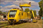 Mit dem Hubarbeitsbühnen-Instandhaltungsfahrzeug für Oberleitungsanlagen (HIOB) war DB Netz 711 102-4 beim Familienfest der Magdeburger Eisenbahnfreunde e.V.