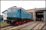 DR 211 049-2 in den Farben der Leipziger S-Bahn vor dem Lokschuppen auf dem Bw (Leihgabe DB Museum, Eisenbahnfest des TEV zum Weimarer Zwiebelmarkt, Weimar 10.10.2009)