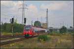 DB Regio 442 327 bei der Einfahrt als RE7 Wnsdorf-Waldstadt auf Gleis 3 im Bahnhof Berlin Schnefeld Flughafen