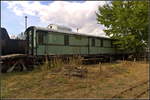 112 258 Dresden Pw4 stand whrend des 15. Berliner Eisenbahnfest am 15.09.2018 an einem Prellbock den man zur Rampe umfunktioniert hatte. So war der schon etwas ausgeblichene Gepckwagen ein wenig verdeckt.