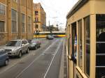 Strassenbahn in Berlin-Sch�neweide, hinten ein Niederflur-Linienzug, Themenfahrt 9.