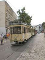 Drei-Wagem-Zug vor Tatra KT4D in der Endstation Johannisthal, Berlin 9.