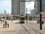 Tw 10 am Alexanderplatz, hinten Flexity - 12.7.