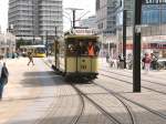 Tw 10 mit Beiwagen am Alexanderplatz, dahinter Flexity - Juli 2009