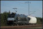 EKO 185 544-4 bringt Kontraste bei spitzem Sonnenlicht (NVR-Nummer 91 80 6185 544-4 D-DISPO, gesehen Berlin Rbf Wuhlheide 18.04.2010)