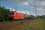 Mit Kesselwagen fuhr am 09.08.2017 DB Cargo 185 074-2 durch die Berliner Wuhlheide