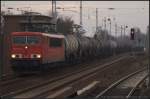 DB Schenker 155 061-5 mit Kesselwagen am 27.01.2012 in Berlin-Karow.