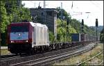 ITL 185 598-0 voll im Gegenlicht und einem Containerzug am Haken (NVR-Nummer 91 80 6185 598-0 D-VC, Eigentum Captrain, gesehen Nuthetal-Saarmund 16.06.2010)