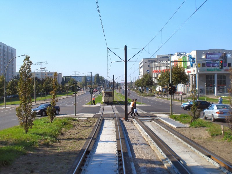 Tw 5984 auf der Fahrt zur Endstelle Falkenberg, Berlin Sommer 2007