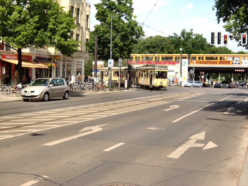 Tw 5984 mit Bw biegt in die B�lschestrasse ein, 17.5.2009