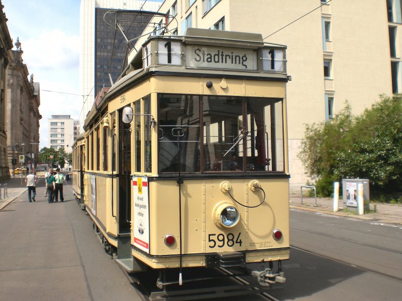 Tw 5984 in der Schleife Kupfergraben, Berlin 12.7.2009