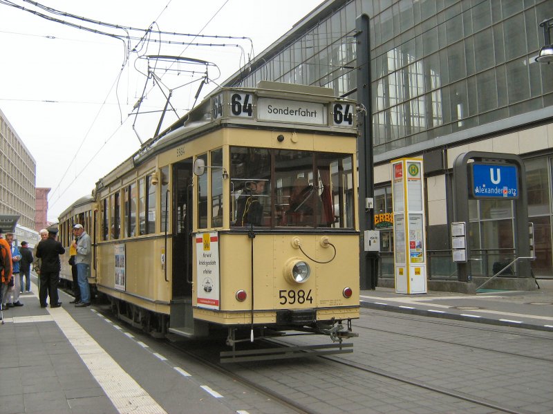 Tw 5984 vor Abfahrt 11.00 UHr ab Alexanderplatz, 12.10.2008
